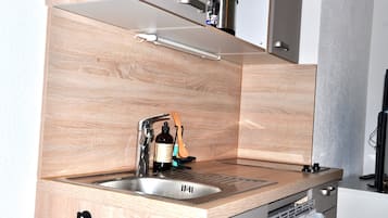 Cafeteira/chaleira, geladeira, cooktop, chaleira elétrica
