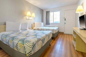 1 bedroom, free WiFi - 2 Full Beds|Renovated,Mini Fridge (Hayward)