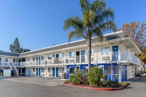 Exterior - 2 Full Beds|Renovated,Mini Fridge (Hayward)