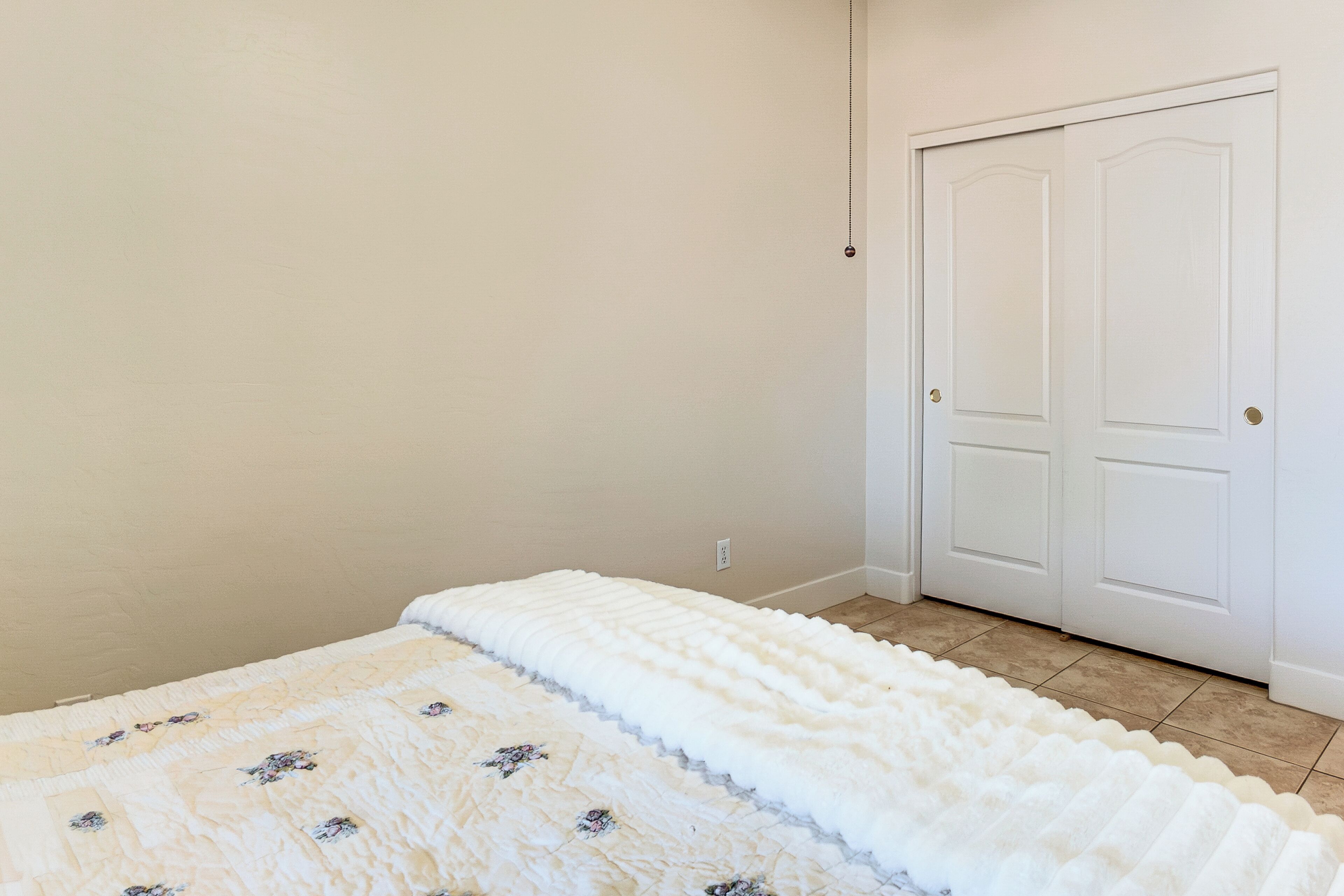 3 bedrooms, internet, bed sheets