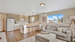 Living area - The Nest House (Burlington)