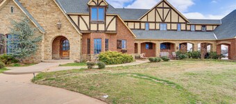 Sprawling Edmond Estate w/ Pool House & Game Loft