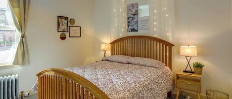 5 bedrooms, desk, iron/ironing board, travel crib