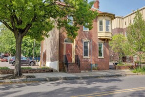 A brick building with a red door and a bay window. - Walk to Downtown! Central 2-Apt Combo in Pottstown (Pottstown)