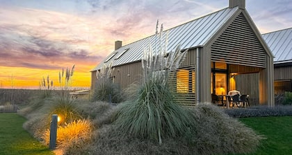 Villa With Zoommeer Views
