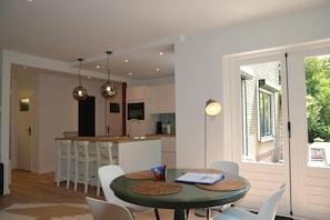 Dining - Coastal Bungalow Retreat With Garden (Oostkapelle)