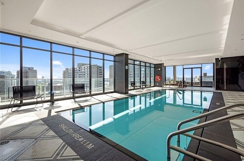 2-STOREY LUXURY LOFT - CENTRETOWN 1 BEDROOM + 2 BATHS - SCANDINAVIAN INSPIRED