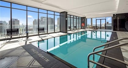 2-STOREY LUXURY LOFT - CENTRETOWN 1 BEDROOM + 2 BATHS - SCANDINAVIAN INSPIRED