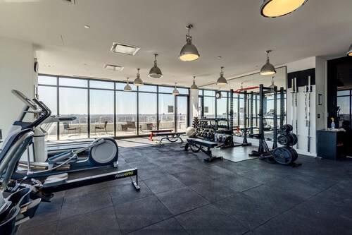 2-STOREY LUXURY LOFT - CENTRETOWN 1 BEDROOM + 2 BATHS - SCANDINAVIAN INSPIRED