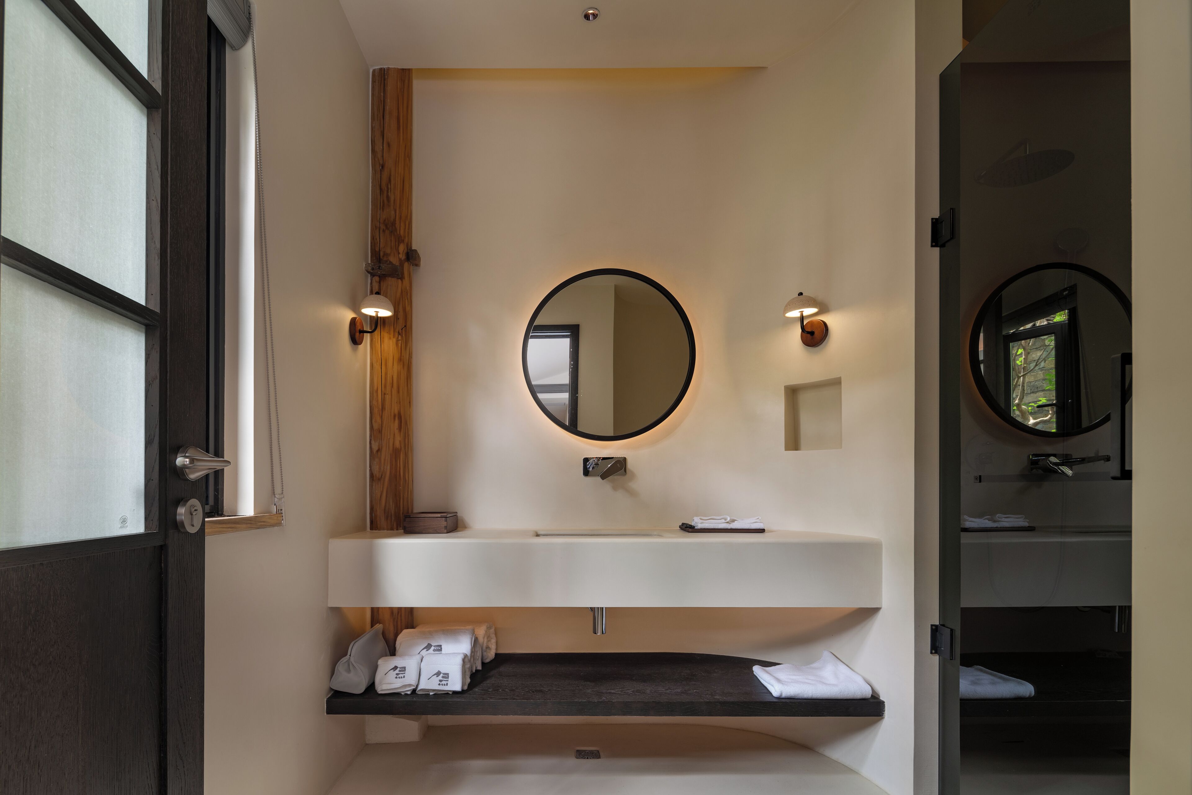 Basic Twin Room, Garden View | Bathroom | Slippers, soap, shampoo, toilet paper