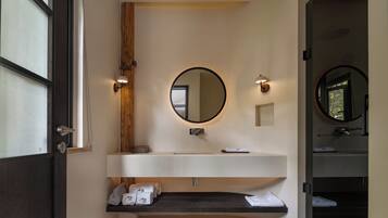 Basic Twin Room, Garden View | Bathroom | Slippers, soap, shampoo, toilet paper