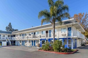 Exterior - 2 Queen Beds | Hayward (Hayward)