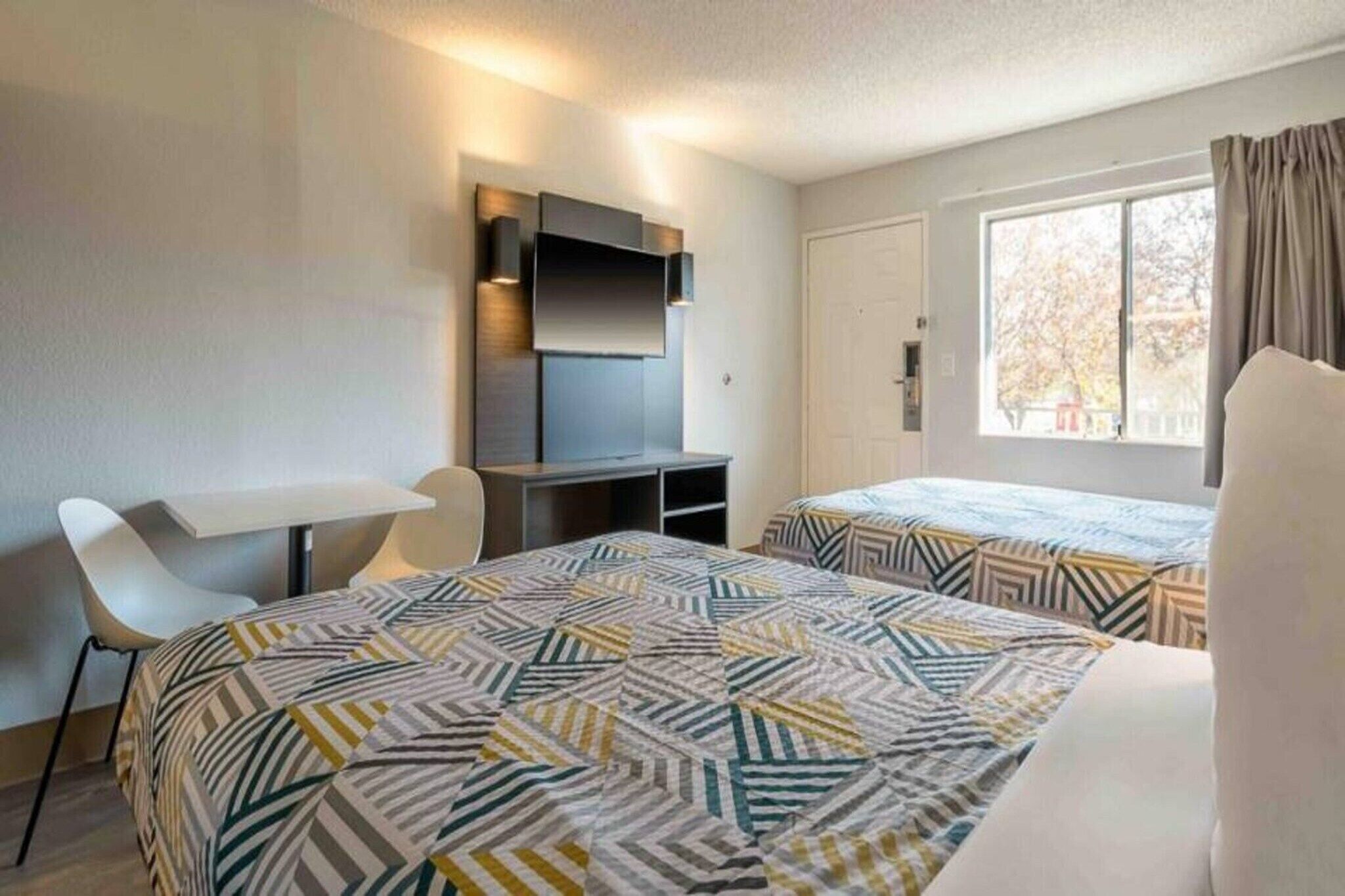 2 Queen Beds | Hayward - Fremont, CA