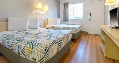 2 Queen Beds | Micfridge