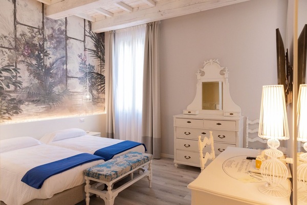 Autumn, Bedroom, Spring, Summer