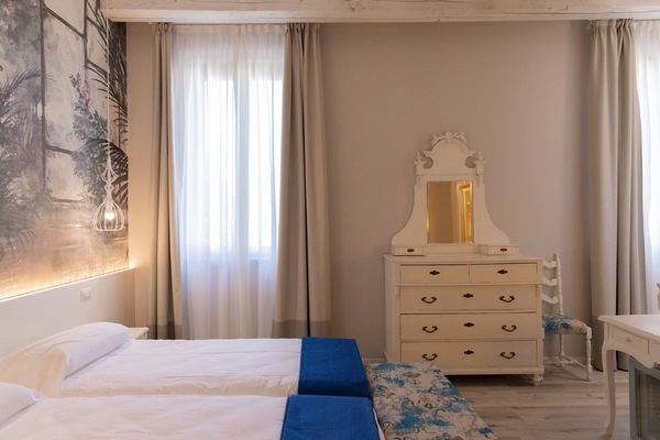 Autumn, Bedroom, Spring, Summer