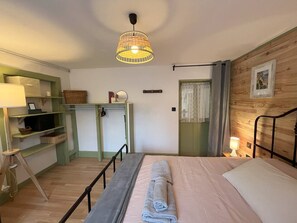3 多间卧室、办公桌、熨斗/熨衣板、旅行婴儿床