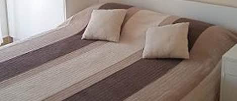Apartment (Classic One Bedroom Apartment with Se) | 4 bedrooms, free WiFi