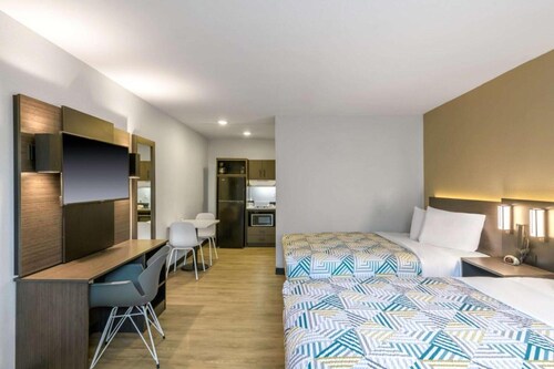 2 Queen Beds|Non-Smoking,Kitchen
