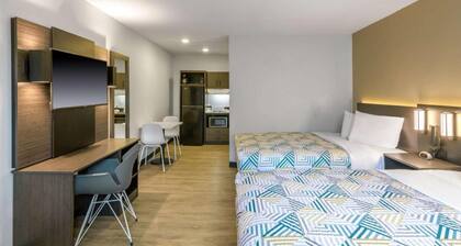 2 Queen Beds|Non-Smoking,Kitchen