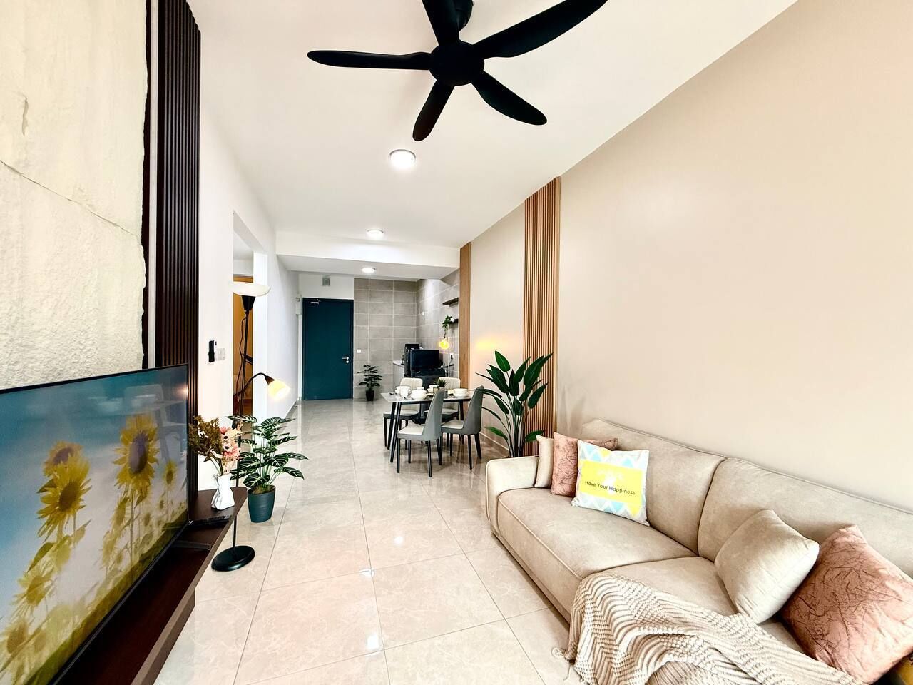 Economy Apartment, 2 Bedrooms, Non Smoking, City View | Living area