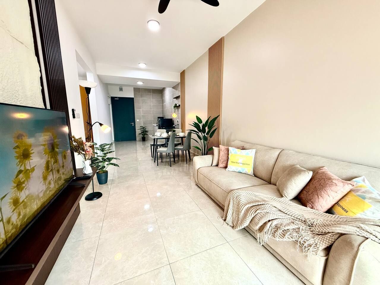 Economy Apartment, 2 Bedrooms, Non Smoking, City View | Living area