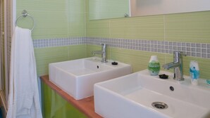 Unclassified image, 2 of 7, button - Pura Vida by Nest Hostel (Las Palmas de Gran Canaria)