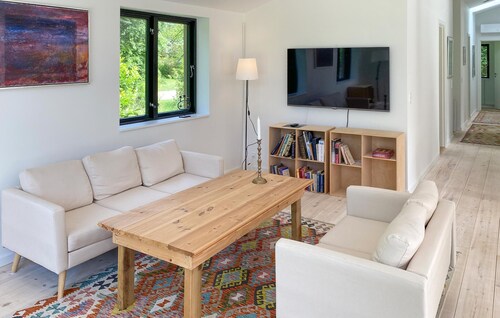 Lovely home in Gilleleje with WiFi