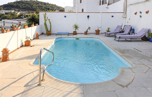 Cozy home in El Castillo de las Gua