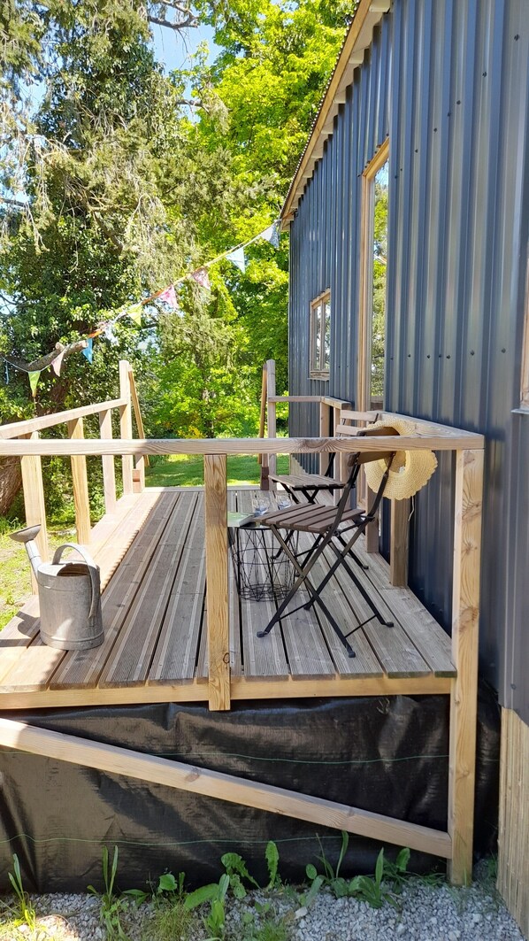 Terrace/patio - Luxury Caravan in the Heart of Nature (Charron)