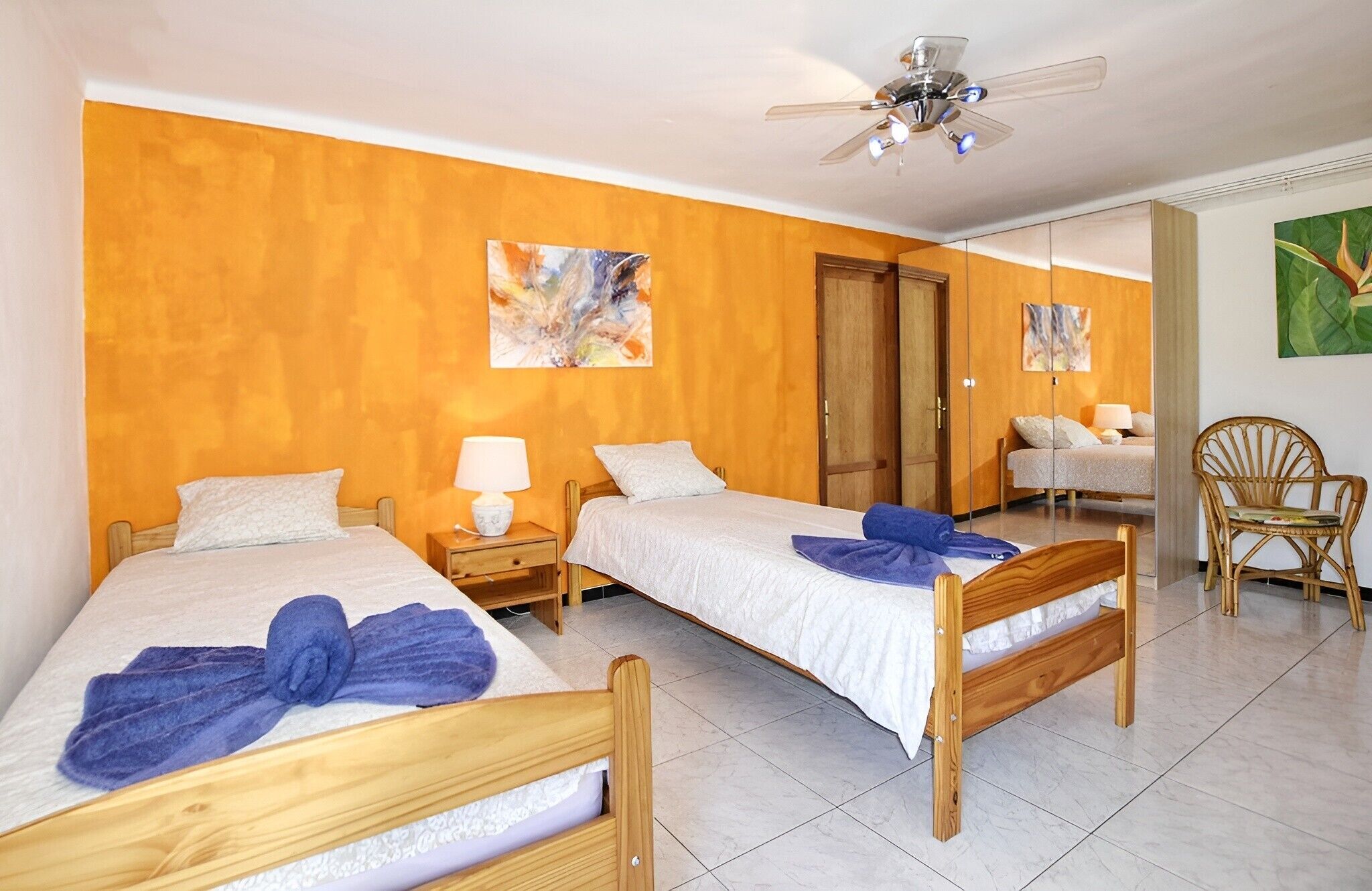 5 bedrooms, WiFi, bed sheets