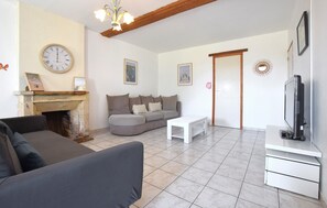 TV - 2 bedroom lovely home in SAINT-GERMAIN-DU-PERT (SAINT-GERMAIN-DU-PERT)