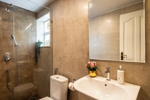 Comfort Villa, 3 Bedrooms, Private Pool, Garden View | Bathroom - Staymaster Caetano-3BR Villa with Pool  (Siolim)