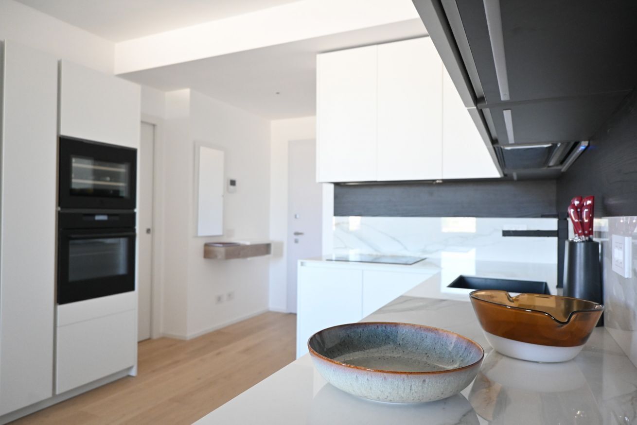 Fridge, dishwasher