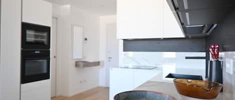 Fridge, dishwasher