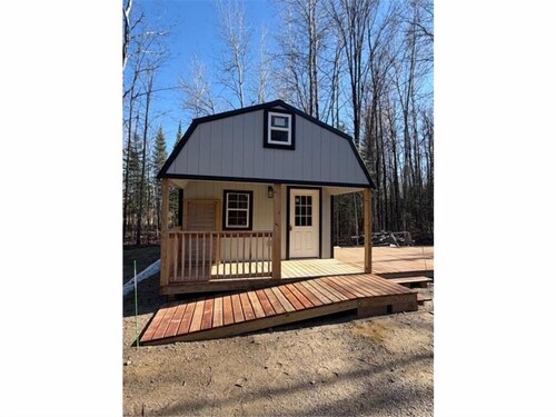 Open floor plan cabin in beautiful Bovey perfect for a relaxing getaway