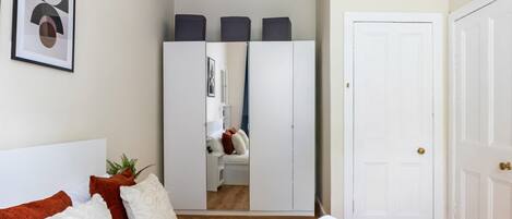 2 bedrooms, desk, iron/ironing board, travel cot