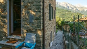 Terrace/patio - Lovely home in Basati with house a panoramic view (Basati)