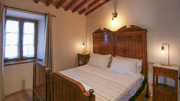 2 bedrooms, iron/ironing board, travel cot, free WiFi - Lovely home in Basati with house a panoramic view (Basati)