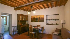 Smart TV, fireplace - Lovely home in Basati with house a panoramic view (Basati)