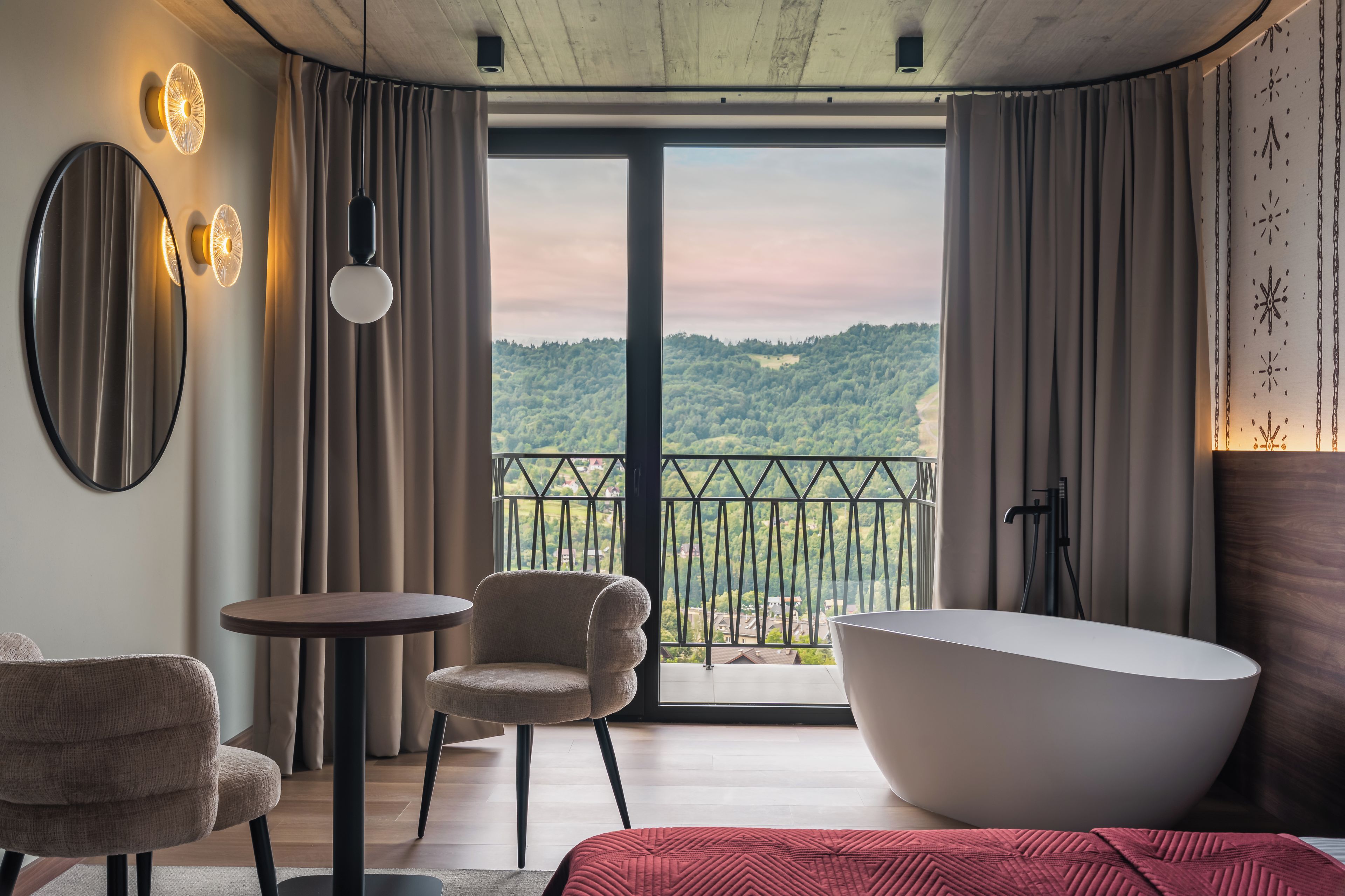 Deluxe Room with Bathtub and View