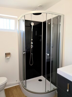Bathroom - Vrbo Property (Cherbourg-en-Cotentin)