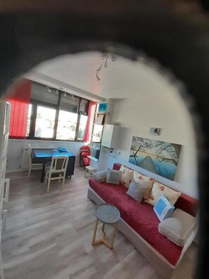 Living area - Cozy 1-bedroom apartment in gorgeous Constanta with AC (Constanta)