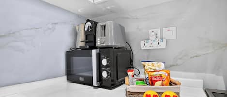 Standard Apartment, City View | Private kitchen