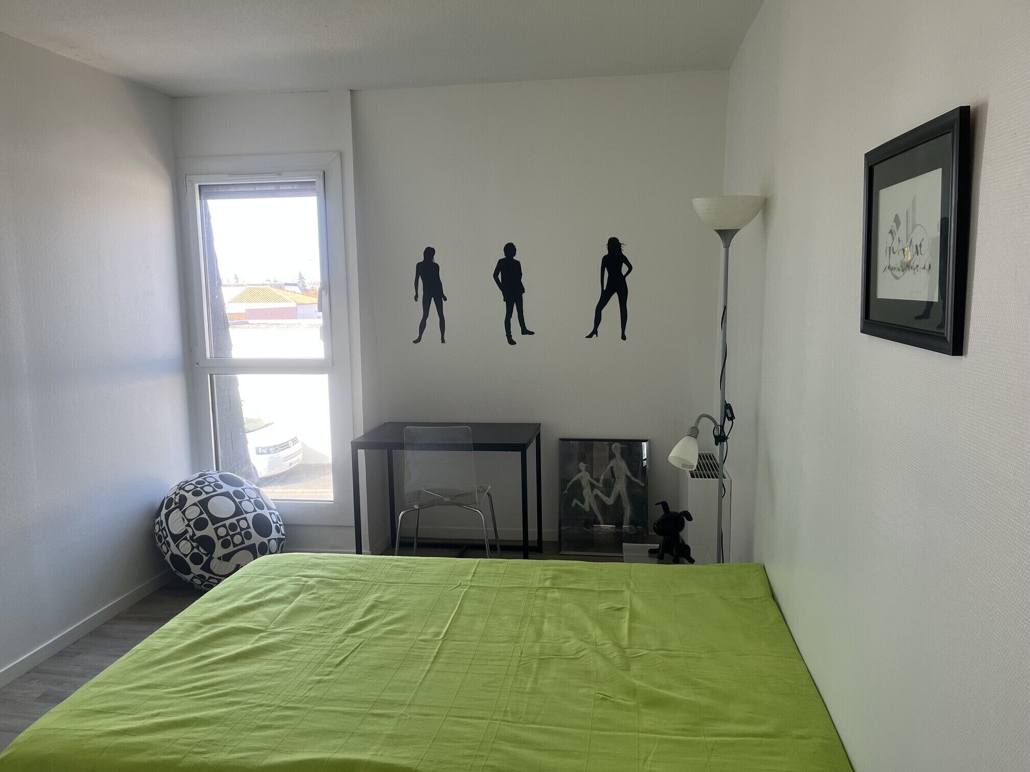 4 bedrooms, iron/ironing board, bed sheets