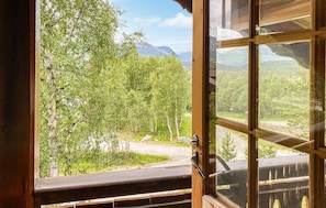 A wooden-framed window with a view of a forested landscape and mountains. - Stunning home in Bjorli with WiFi (Bjorli)