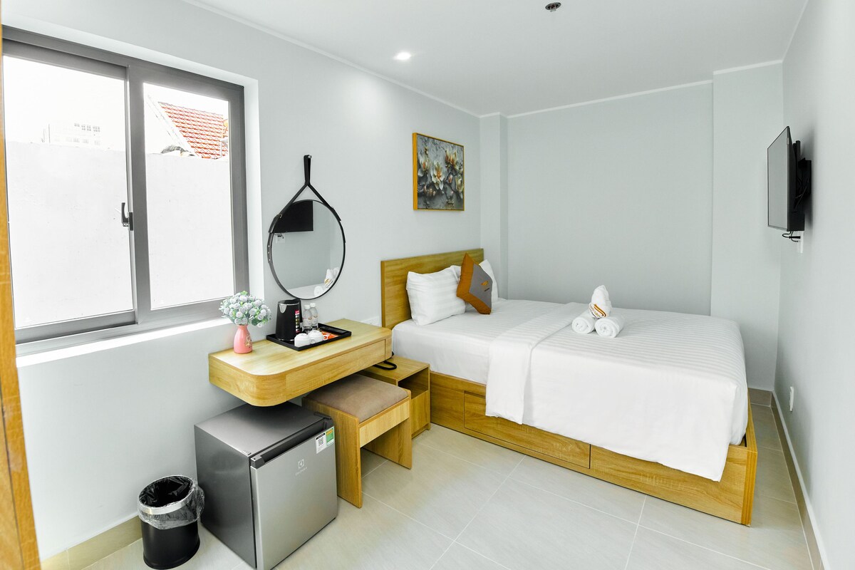 Superior Double Room, Housekeeping | Free minibar items, free WiFi, bed sheets