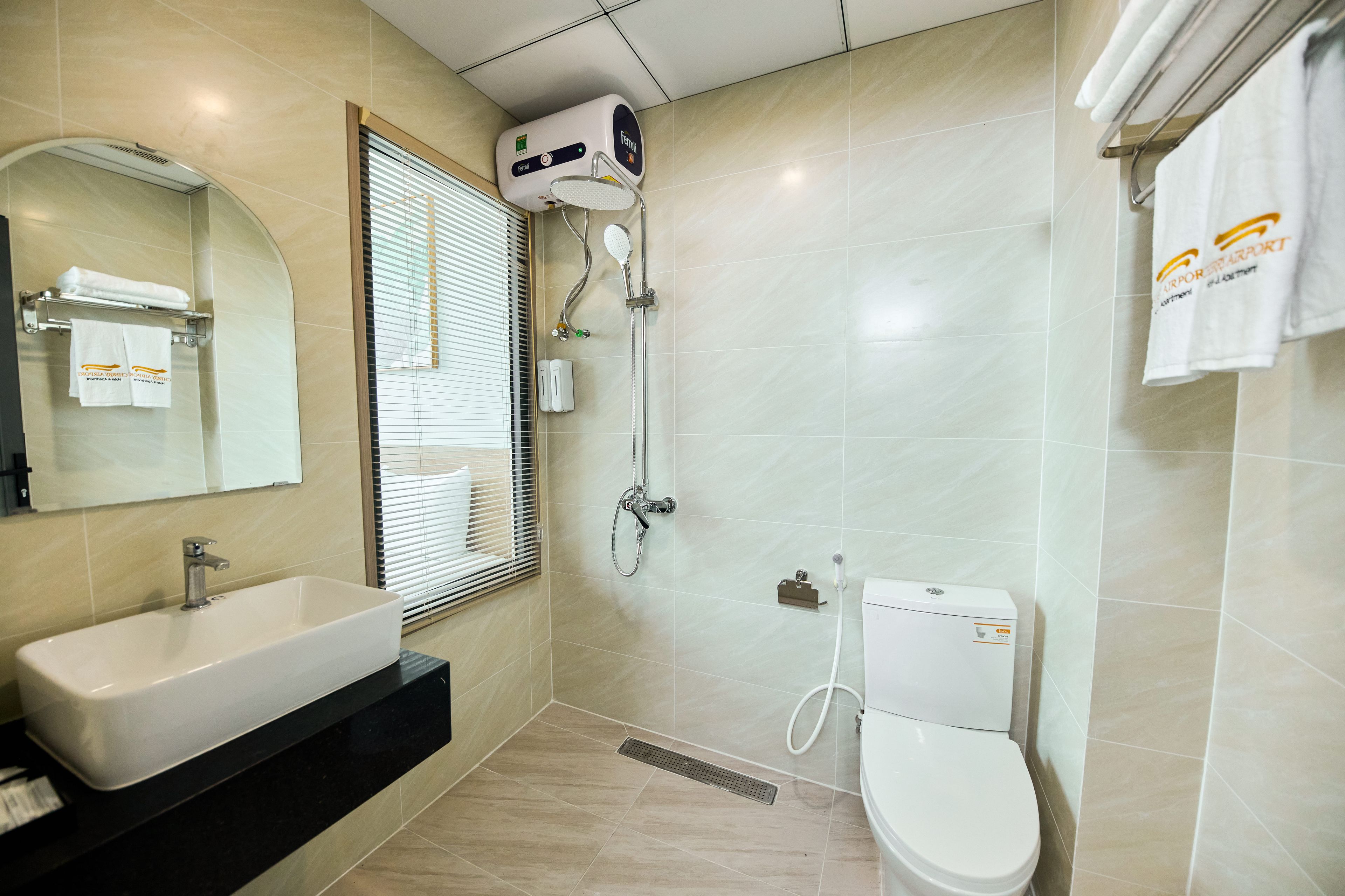 Basic Double Room, Non Smoking, Pool Access | Bilik Mandi | Pancuran mandi, pengering rambut, bidet, tuala disediakan 