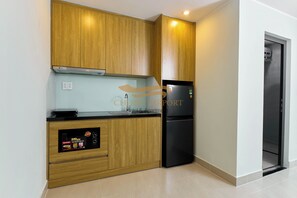 Deluxe Double Room Single Use | Private kitchen - CHERRY AIRPORT HOTEL AND APARTMENT 2 (Ho Chi Minh)