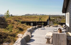 Outdoor dining - Stunning home in Tjørhom with sauna (Tjørhom)